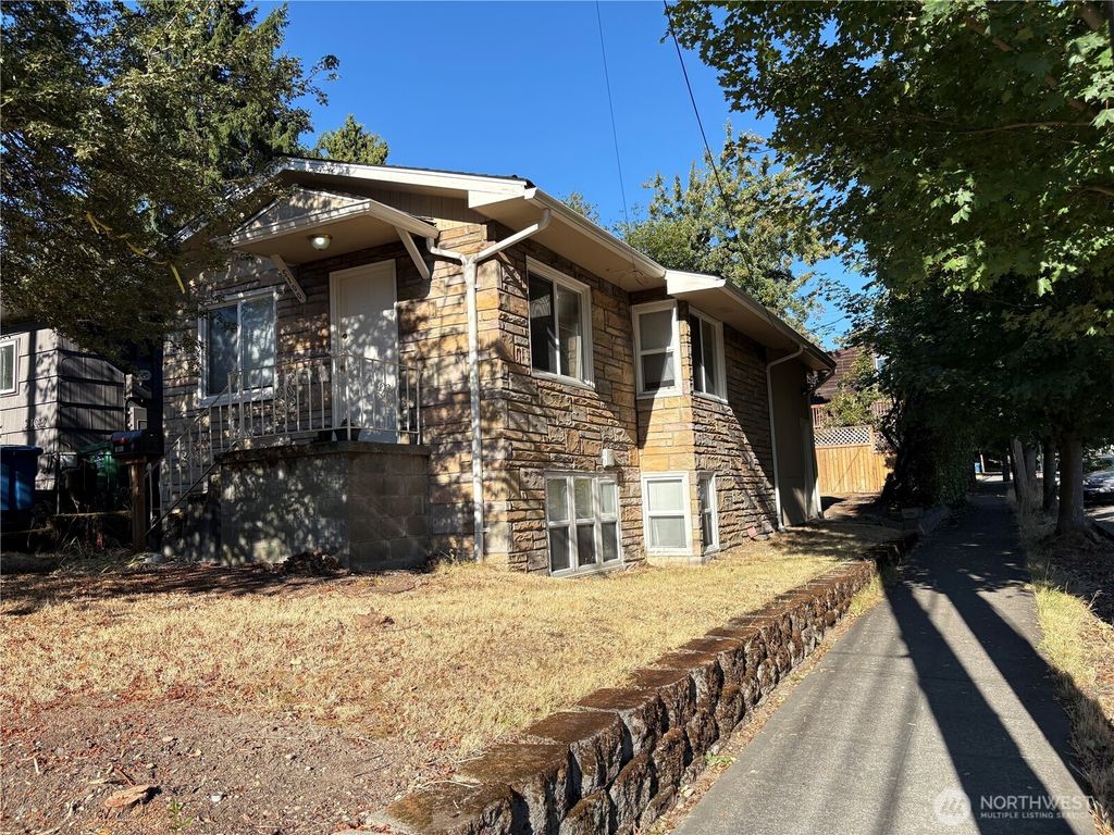 Photo of 5100 26th Avenue NE, Seattle, WA 98105 (MLS # 2413234)