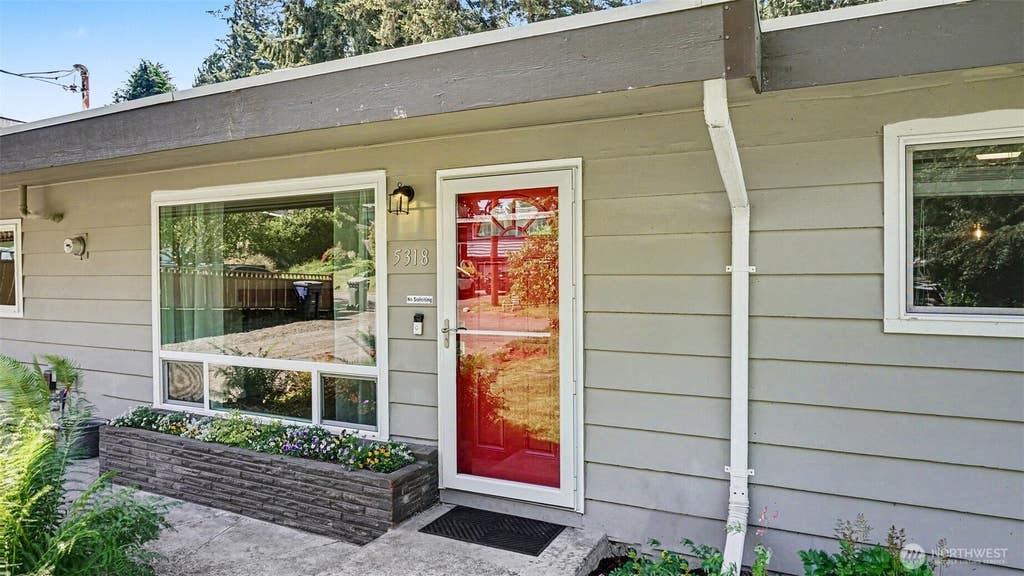 Photo of 5318 193rd Place SW, Lynnwood, WA 98036 (MLS # 2535081)
