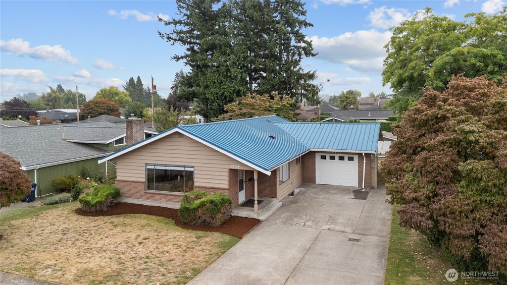 Photo of 1717 E Street, Lynden, WA 98264 (MLS # 2488323)