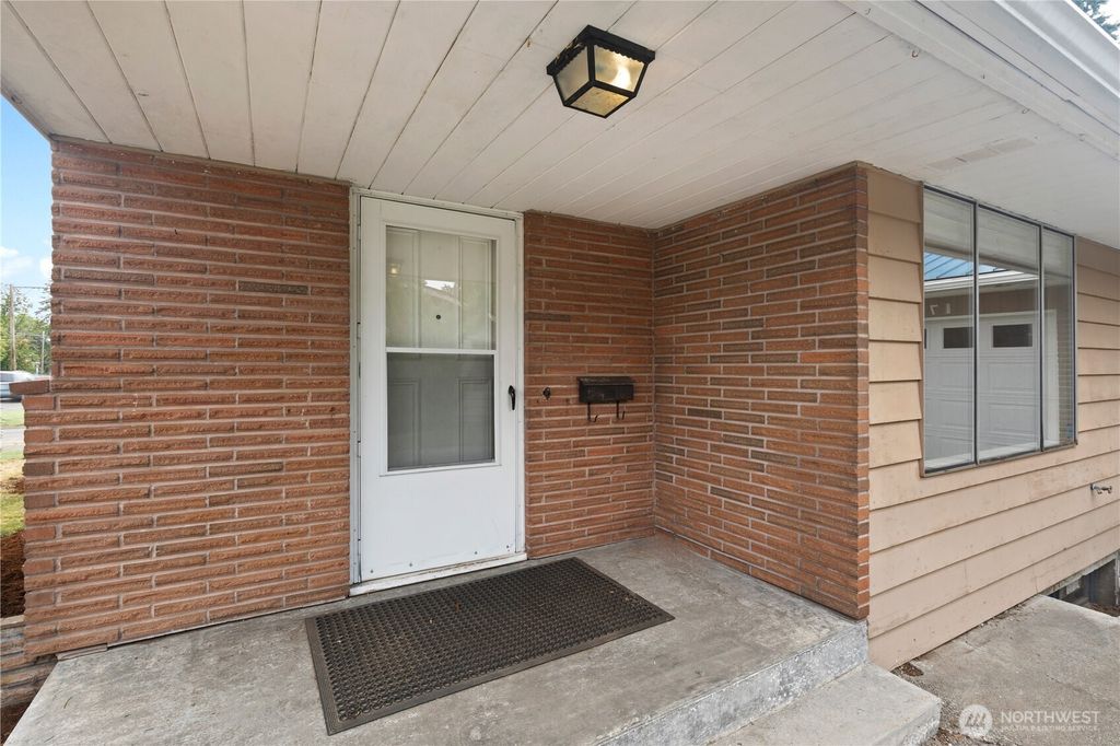 Photo of 1717 E Street, Lynden, WA 98264 (MLS # 2488323)