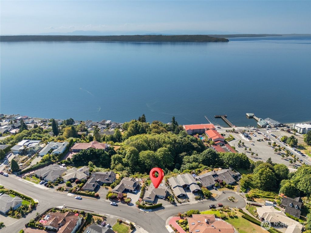 Photo of 28529 10th Avenue S, Federal Way, WA 98003 (MLS # 2447153)