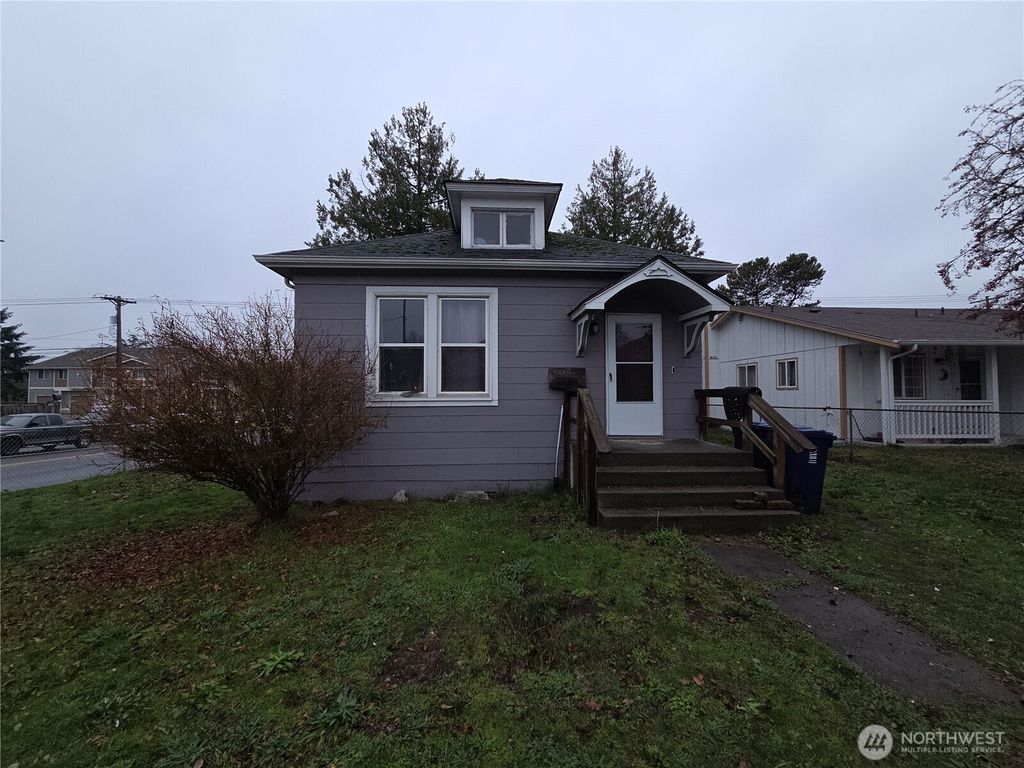 Photo of 5432 S Oakes Street, Tacoma, WA 98409 (MLS # 2461513)