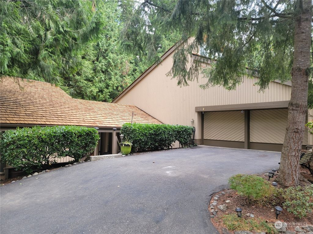 Photo of 2410 Sahalee Drive W, Sammamish, WA 98074 (MLS # 1974328)