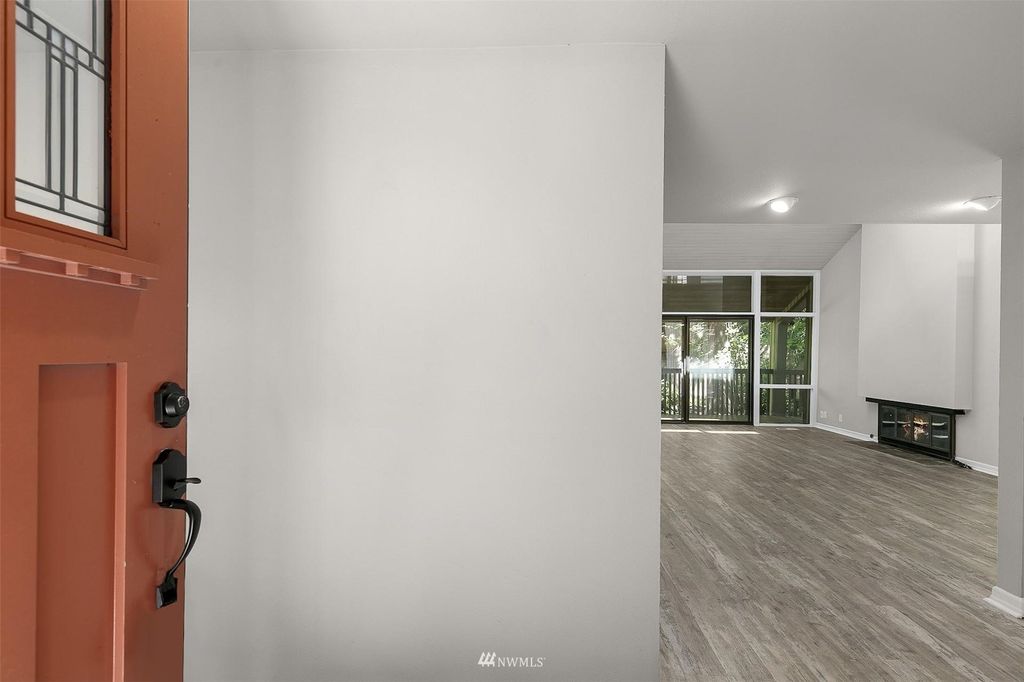 Photo of 2410 Sahalee Drive W, Sammamish, WA 98074 (MLS # 1974328)