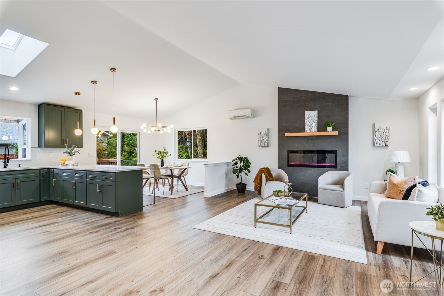 559 Weatherwax Loop NE