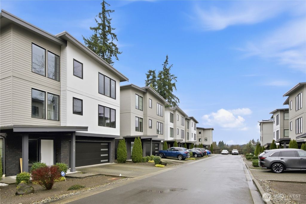 Photo of 12129 NE 109th Way, Kirkland, WA 98033 (MLS # 2496635)