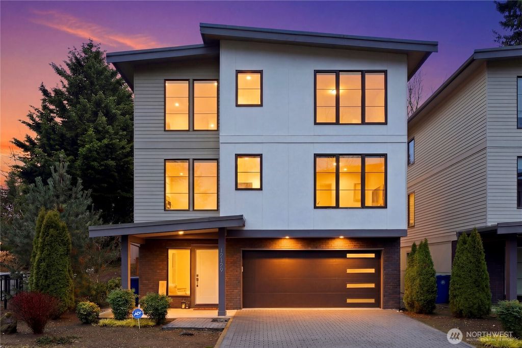 Photo of 12129 NE 109th Way, Kirkland, WA 98033 (MLS # 2496635)