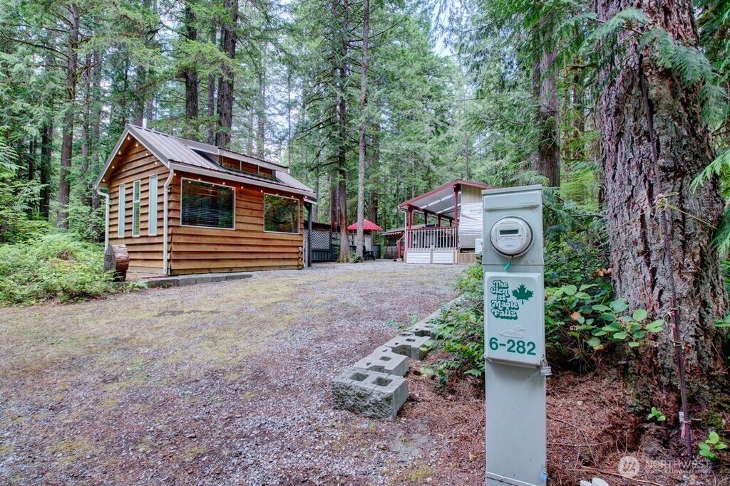 Photo of 282 Schinn Canyon Drive, Deming, WA 98244 (MLS # 2557002)