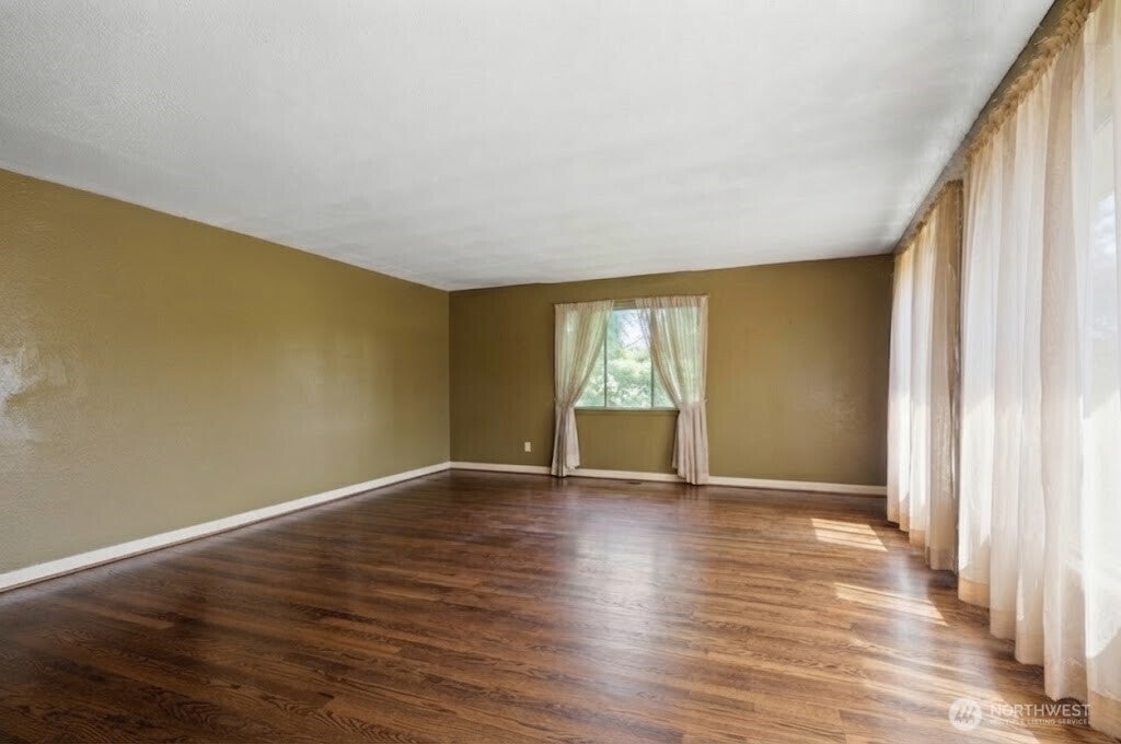 Photo of 17115 32nd Ave NE AVE, Lake Forest Park, WA 98155 (MLS # 2573954)