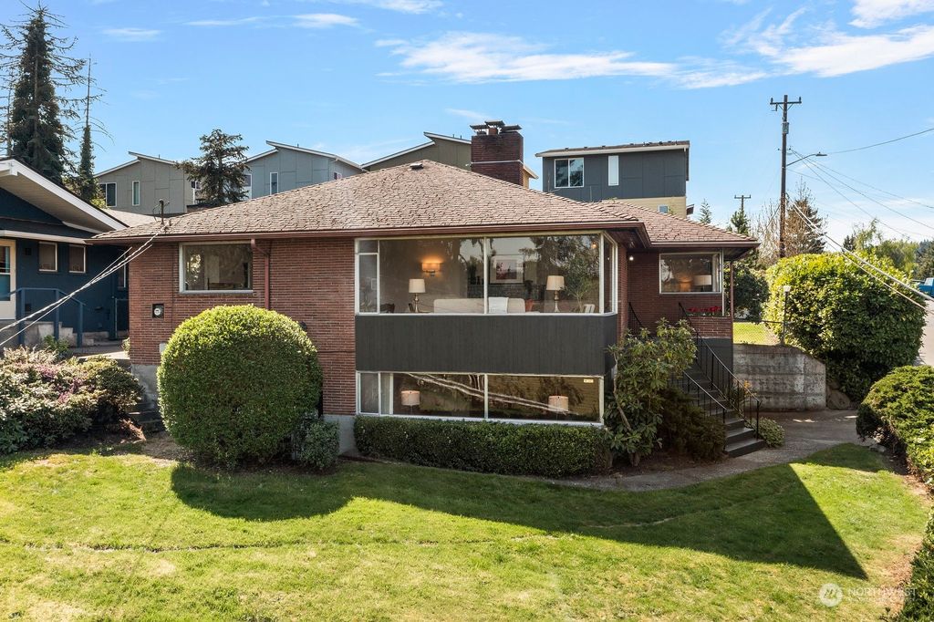 Photo of 14559 37th Avenue NE, Lake Forest Park, WA 98155 (MLS # 2063315)