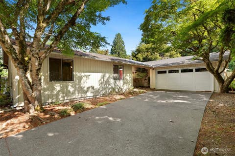 Photo of 16442 NE 105th Place, Redmond, WA 98052 (MLS # 2562597)