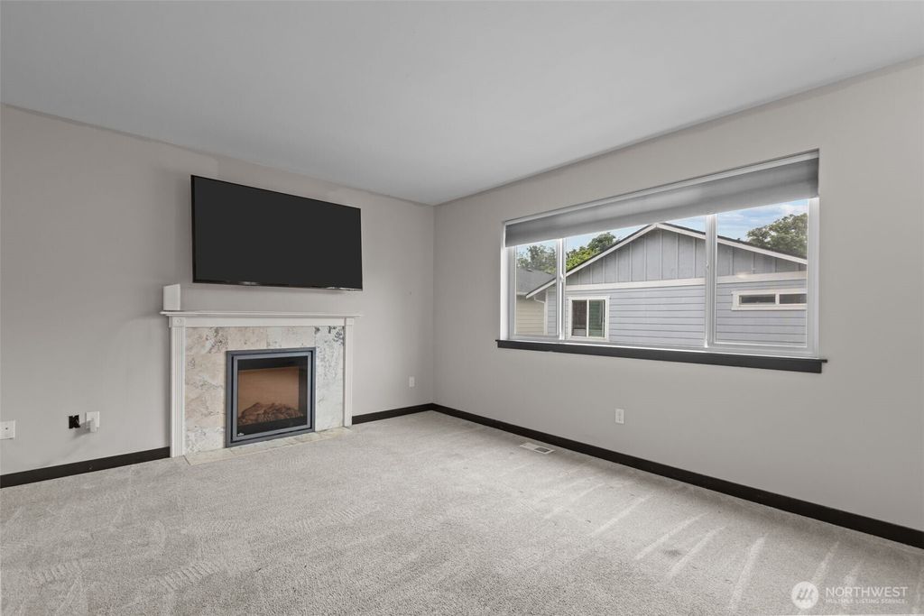 Photo of 1118 Chestnut Court #18, Everett, WA 98201 (MLS # 2364270)
