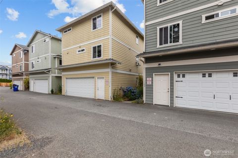 Photo of 1118 Chestnut Court #18, Everett, WA 98201 (MLS # 2364270)