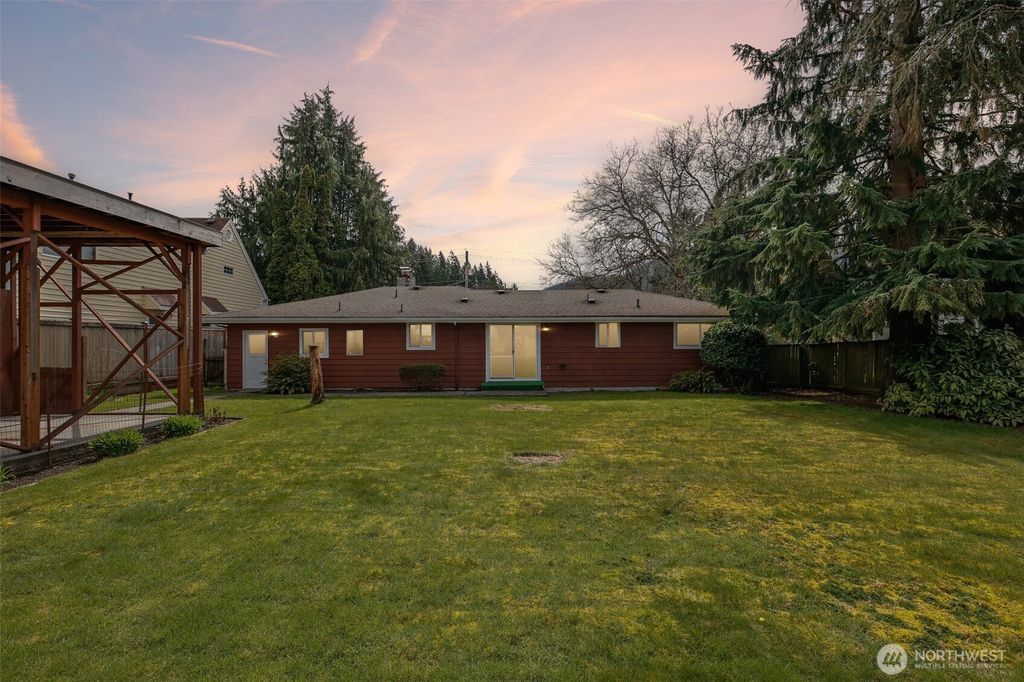 Photo of 430 SE Andrews Street, Issaquah, WA 98027 (MLS # 2503195)