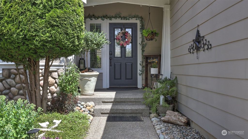 Photo of 10320 SE 273rd Place, Kent, WA 98030 (MLS # 2302542)