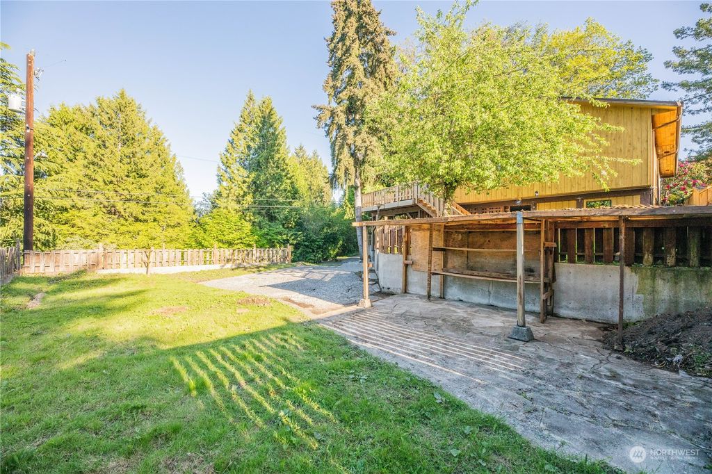 Photo of 3622 NE 100th Street, Seattle, WA 98125 (MLS # 2235836)