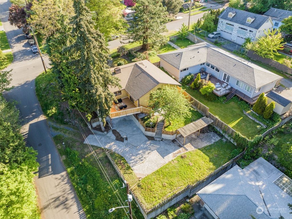 Photo of 3622 NE 100th Street, Seattle, WA 98125 (MLS # 2235836)