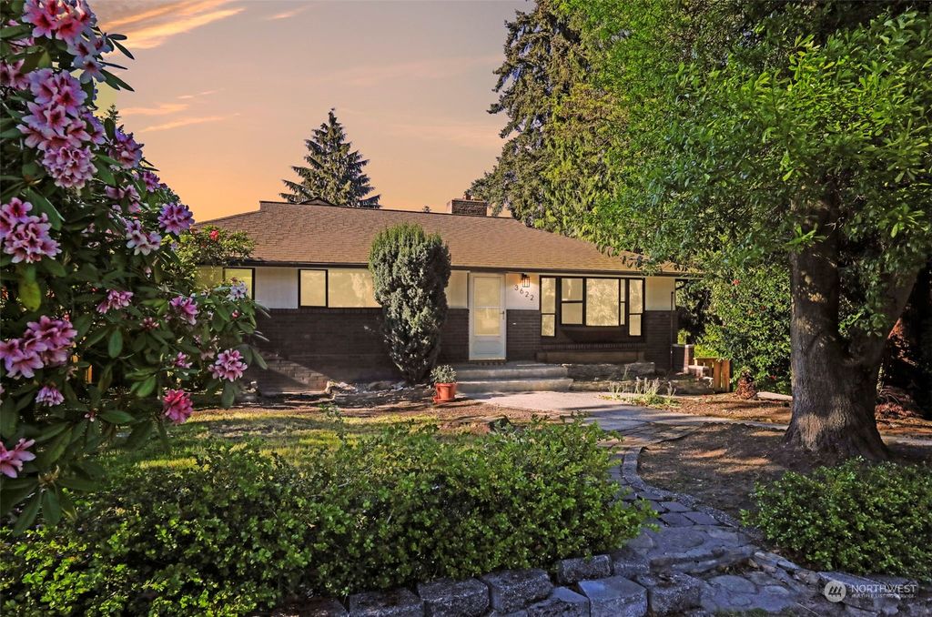 Photo of 3622 NE 100th Street, Seattle, WA 98125 (MLS # 2235836)