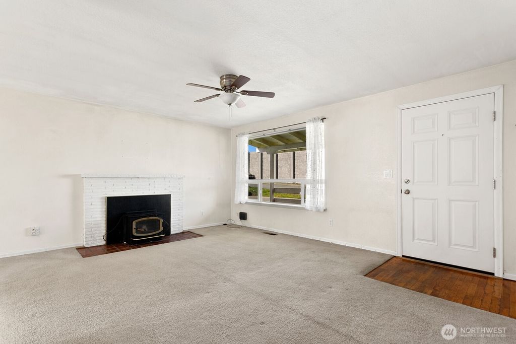 Photo of 21222 33rd Ave S Ave, SeaTac, WA 98198 (MLS # 2503911)