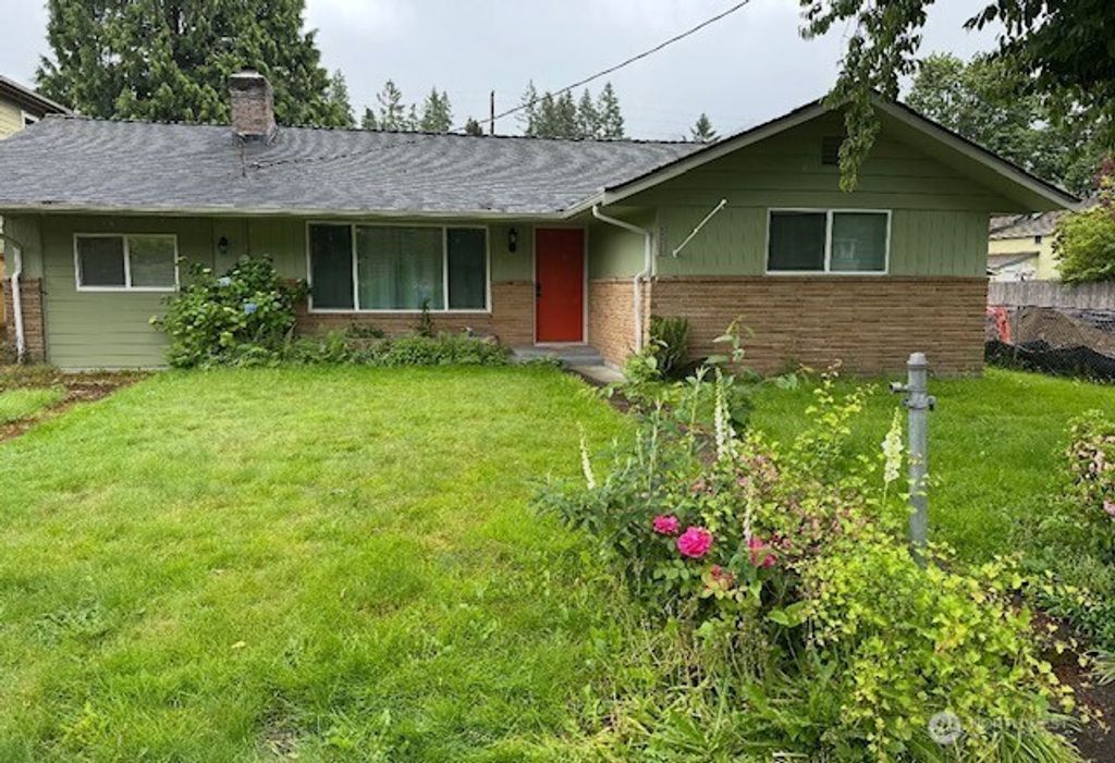 Photo of 325 SE Andrews Street, Issaquah, WA 98027 (MLS # 2408536)