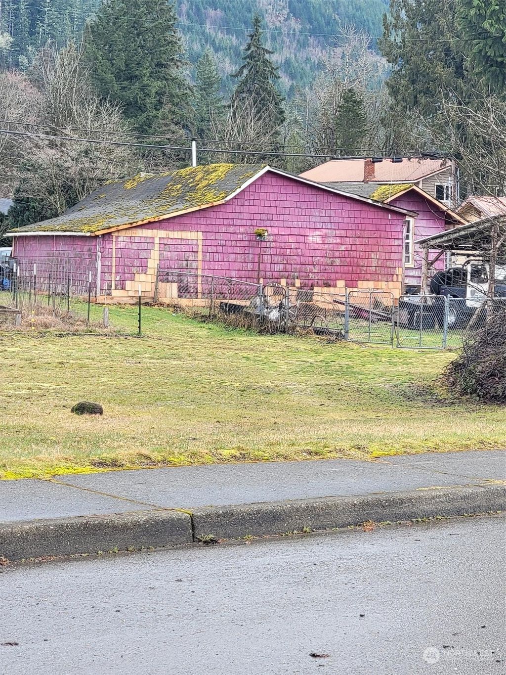 Photo of 835 Montague Avenue, Darrington, WA 98241 (MLS # 2265799)