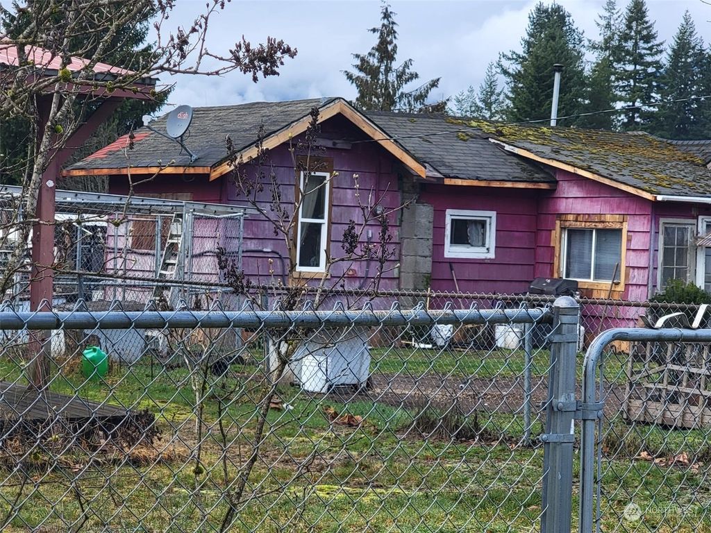 Photo of 835 Montague Avenue, Darrington, WA 98241 (MLS # 2265799)