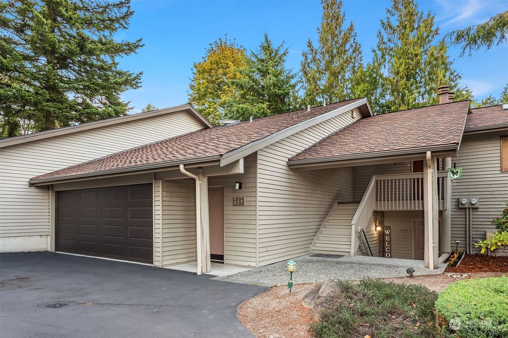 Photo of 1101 Bellefield Park Lane #1333, Bellevue, WA 98004 (MLS # 2161262)