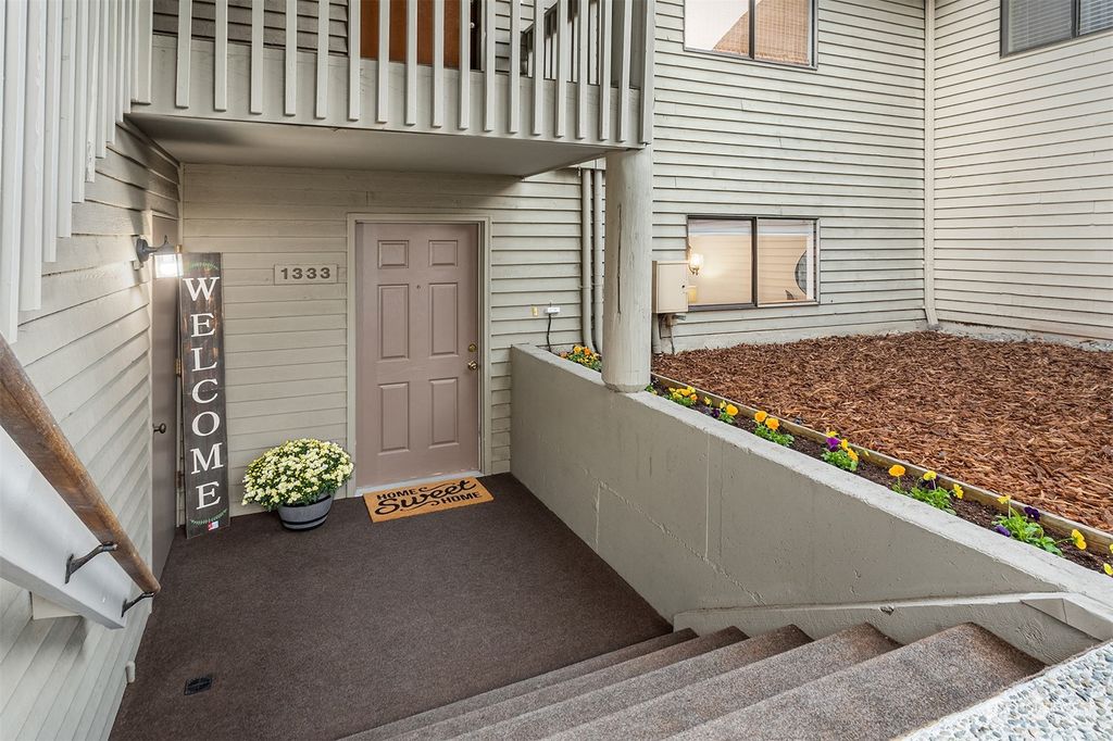 Photo of 1101 Bellefield Park Lane #1333, Bellevue, WA 98004 (MLS # 2161262)