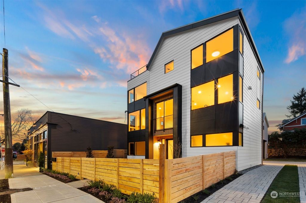 Photo of 707 34th Avenue, Seattle, WA 98112 (MLS # 2238958)