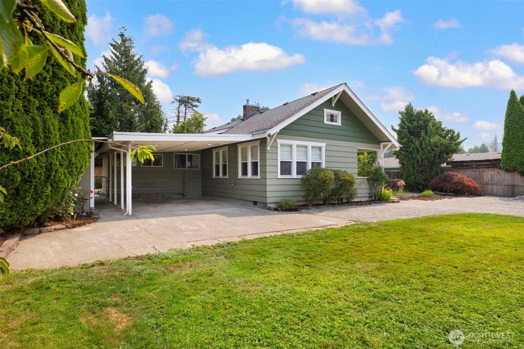 Photo of 7921 E 139th Court SE, Puyallup, WA 98372 (MLS # 2564010)