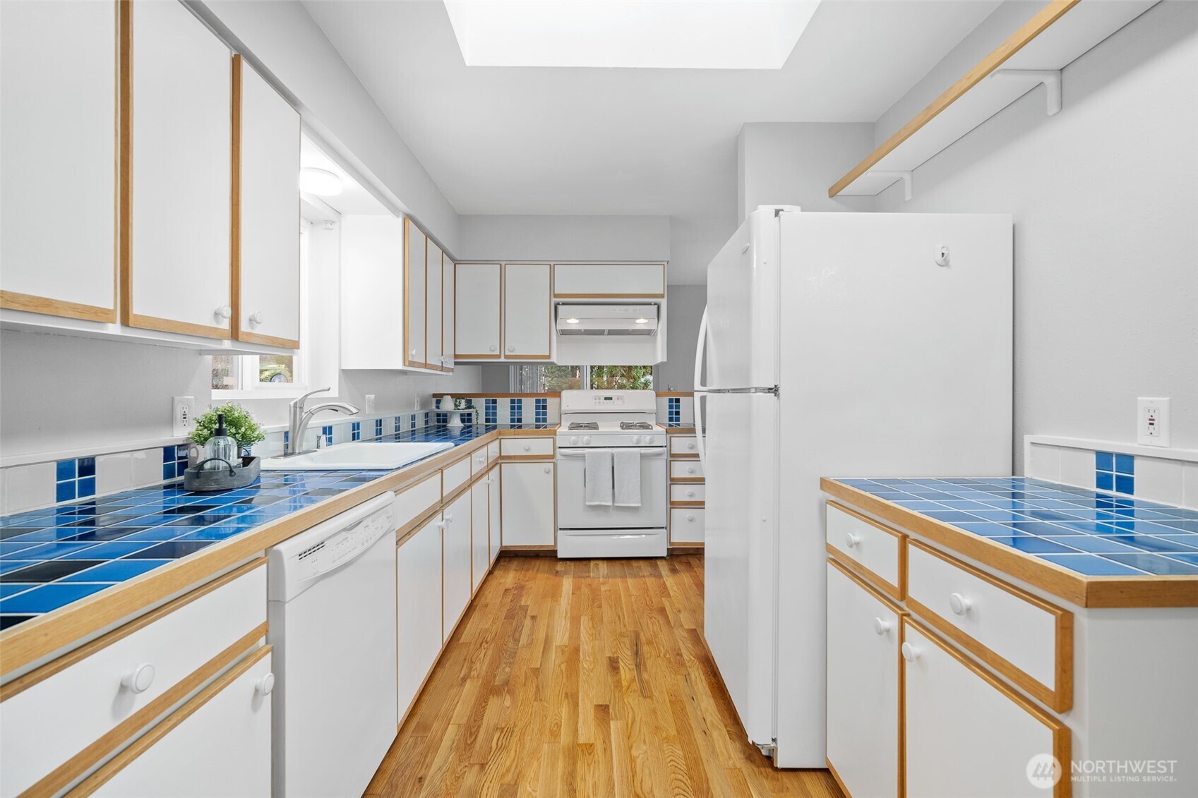 1216 E Clearbrook Drive