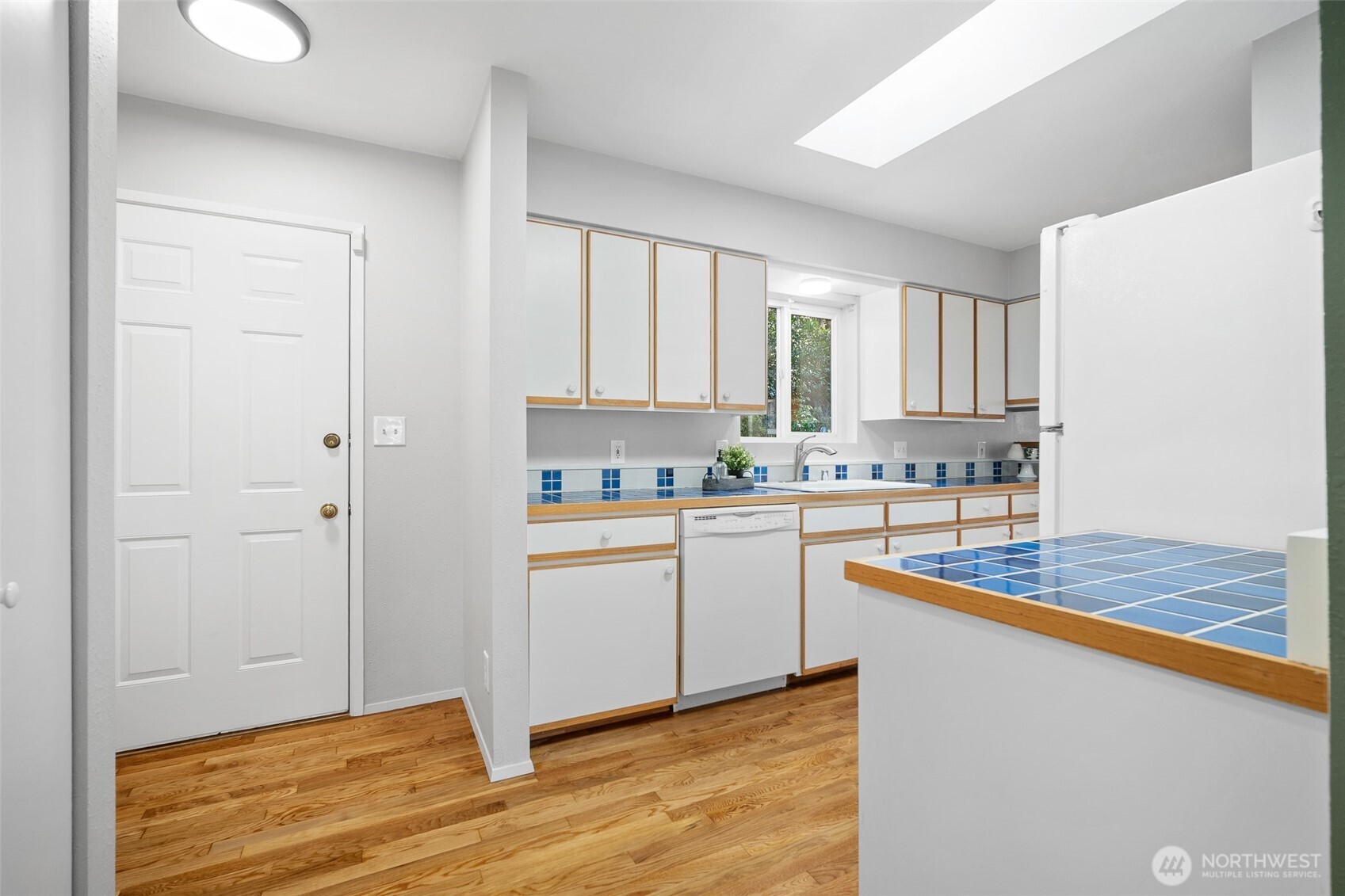 1216 E Clearbrook Drive