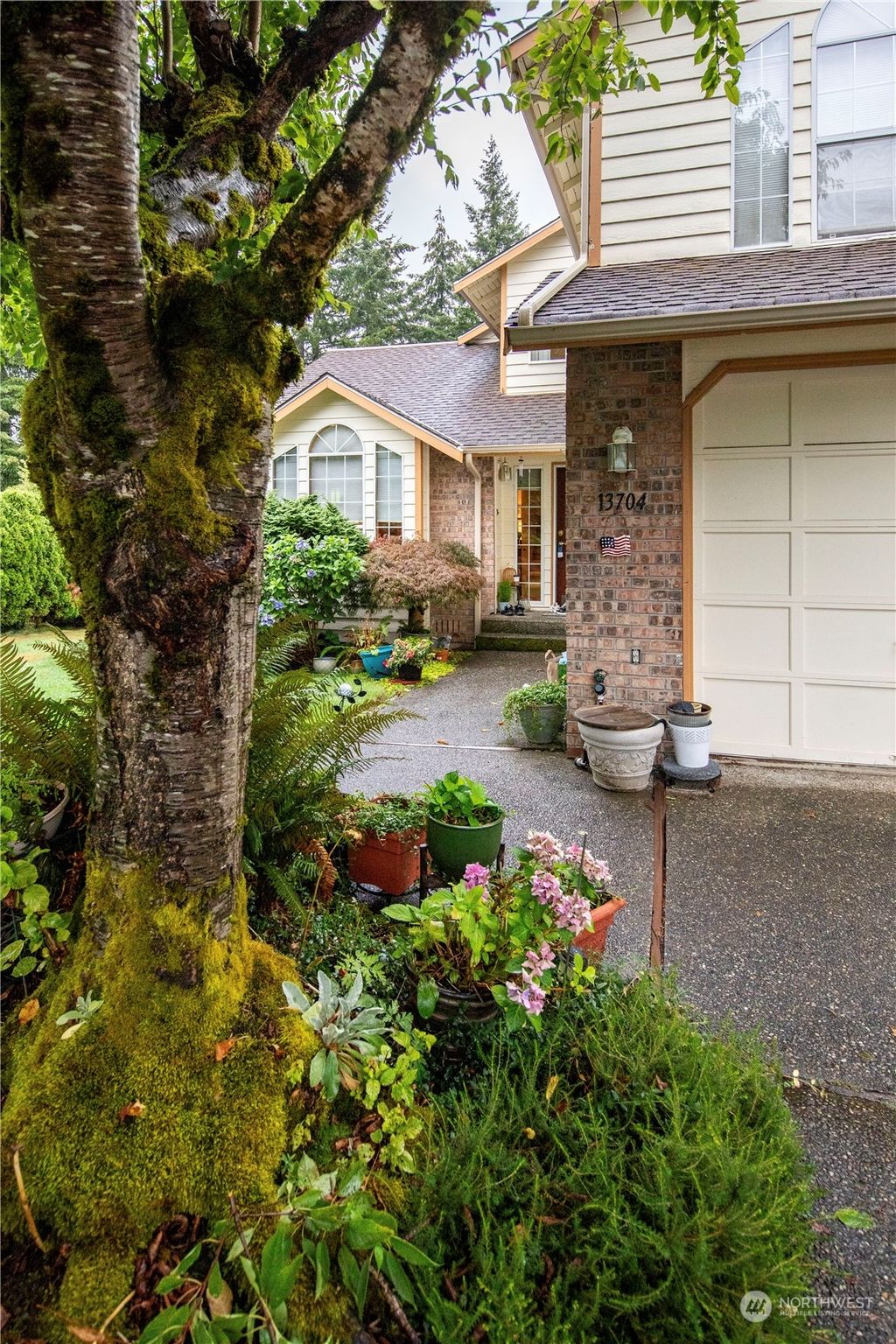 Photo of 13704 64th Drive SE, Snohomish, WA 98296 (MLS # 2296816)