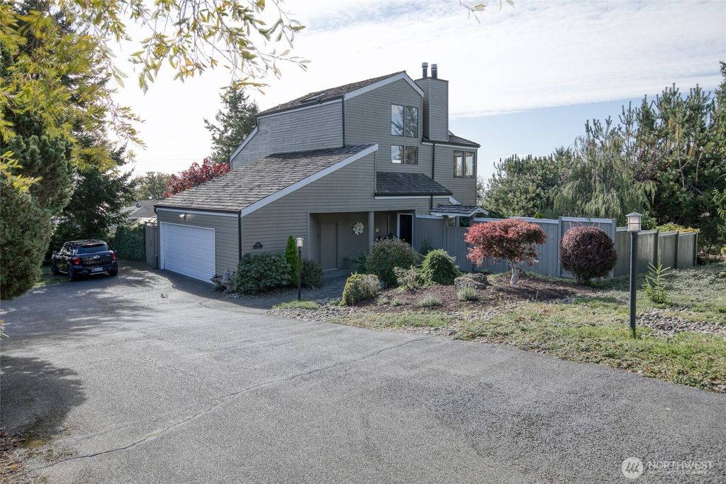 Photo of 300 Beacon Hill Drive, Hoquiam, WA 98550 (MLS # 2443274)