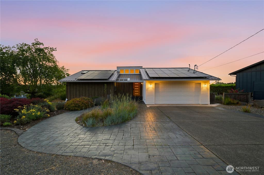 Photo of 8615 43rd Street W, University Place, WA 98466 (MLS # 2542669)