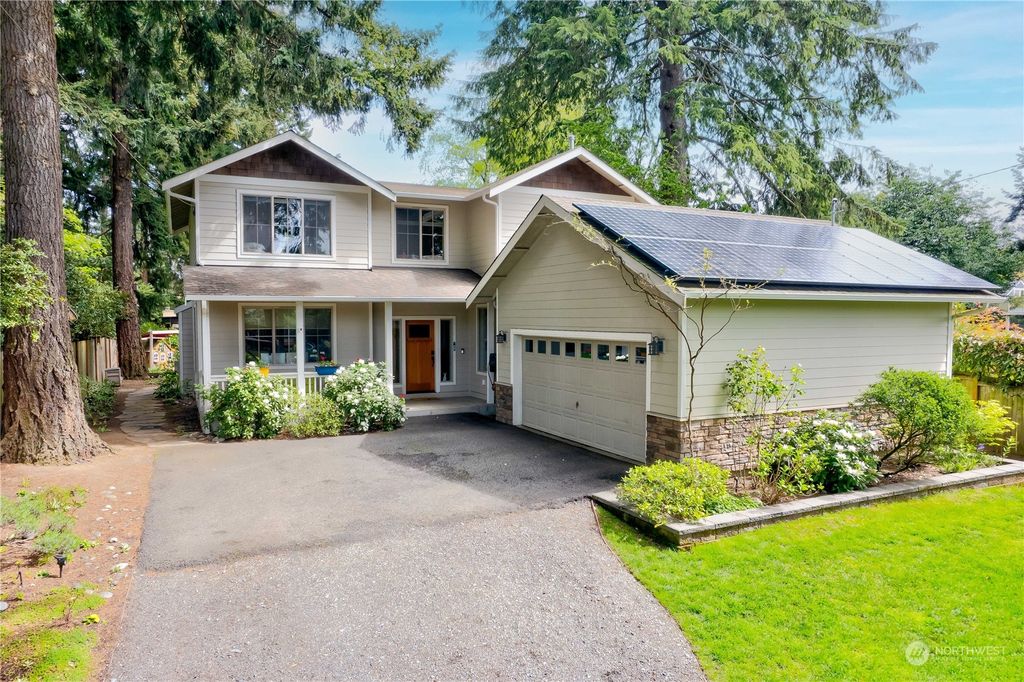 Photo of 12520 1st Avenue NE, Seattle, WA 98125 (MLS # 2225252)