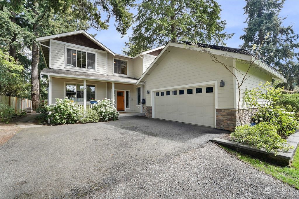 Photo of 12520 1st Avenue NE, Seattle, WA 98125 (MLS # 2225252)