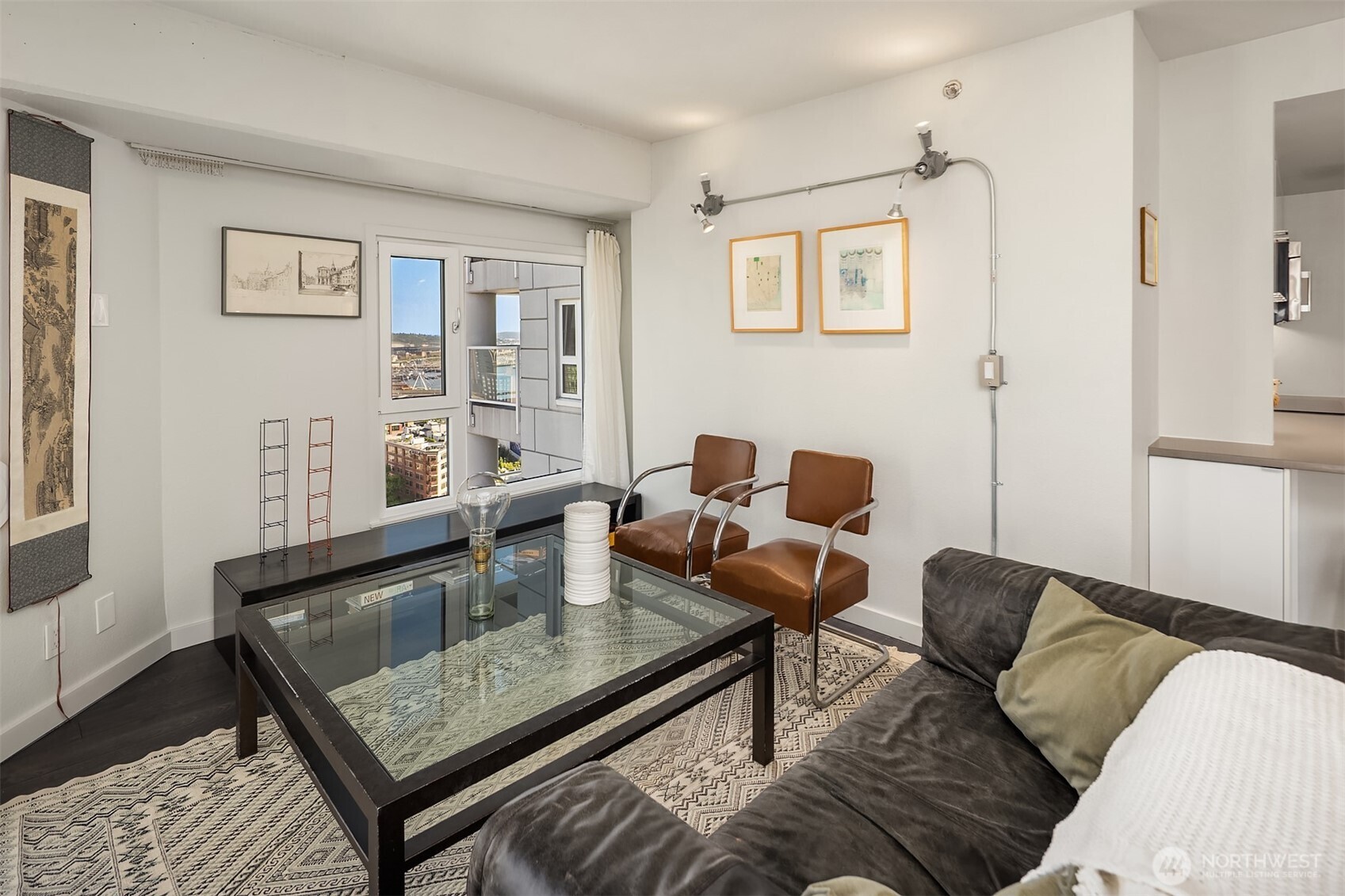 121 Vine Street 2506