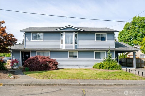 Photo of 401 N 9th Street #A & B, Lynden, WA 98264 (MLS # 2519277)