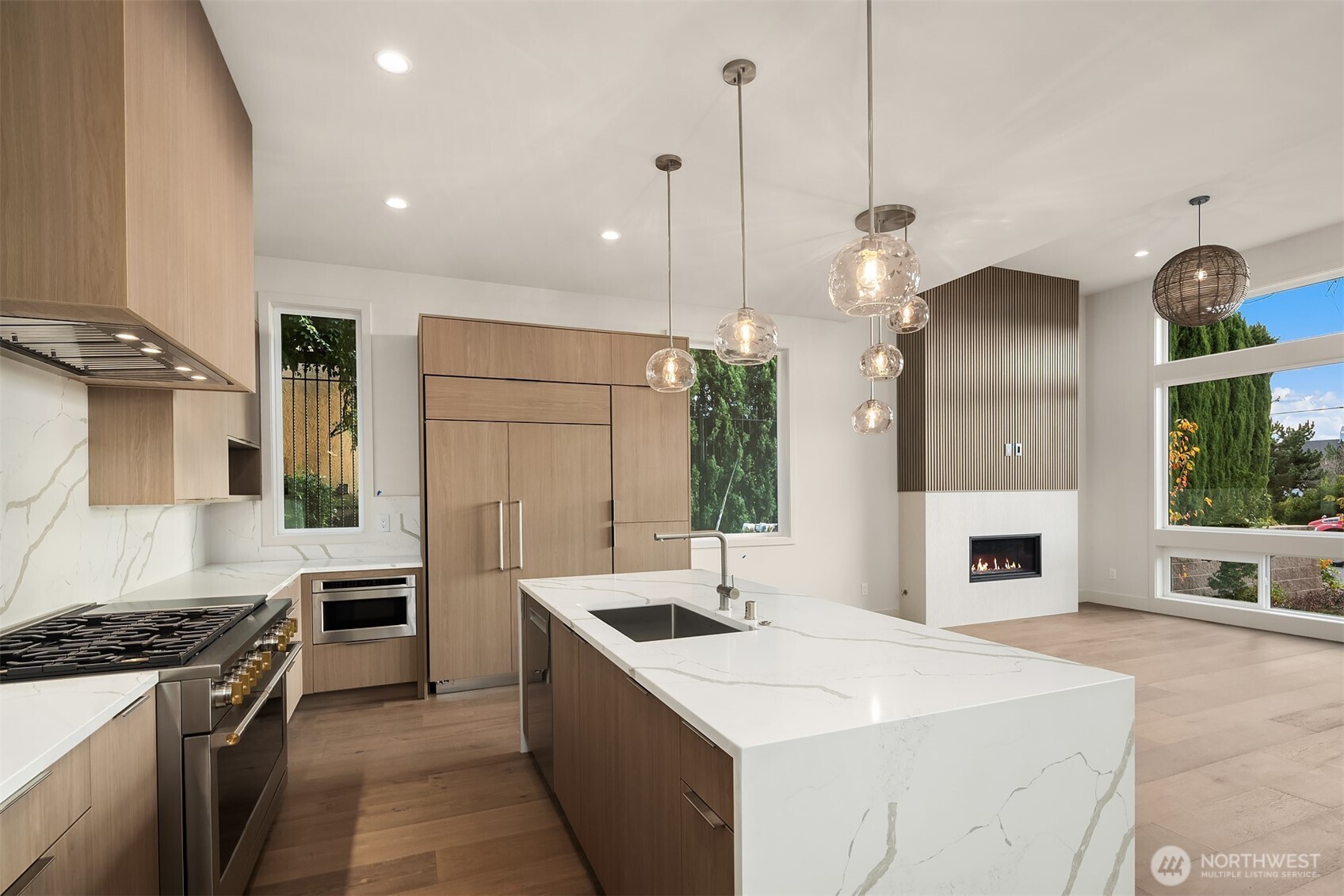 238 5th Avenue W