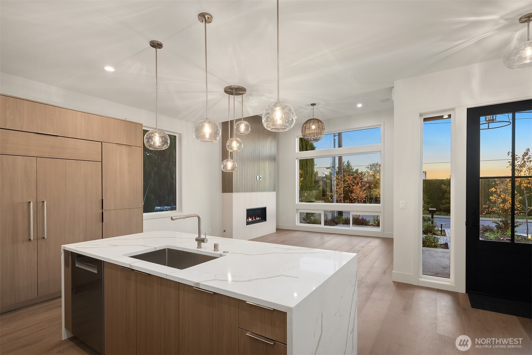 238 5th Avenue W