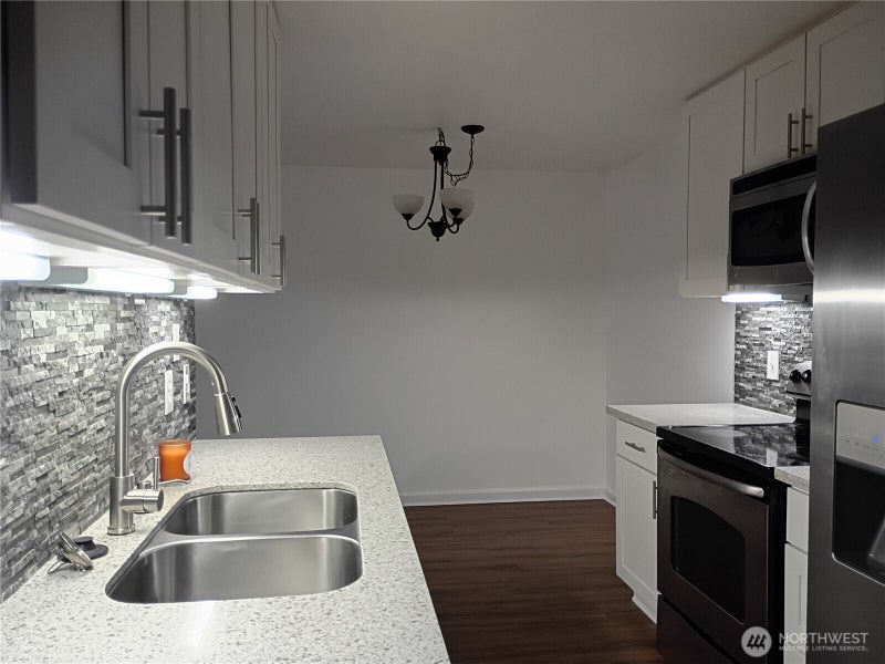 10501 8th Avenue NE 115