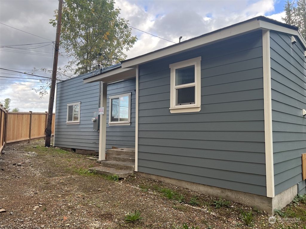 Photo of 37939 Auburn Enumclaw Road SE, Auburn, WA 98092 (MLS # 2173949)