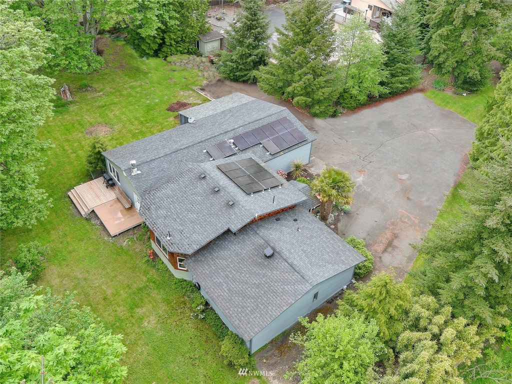 Photo of 12524 Maplewood Avenue, Edmonds, WA 98026 (MLS # 1957472)