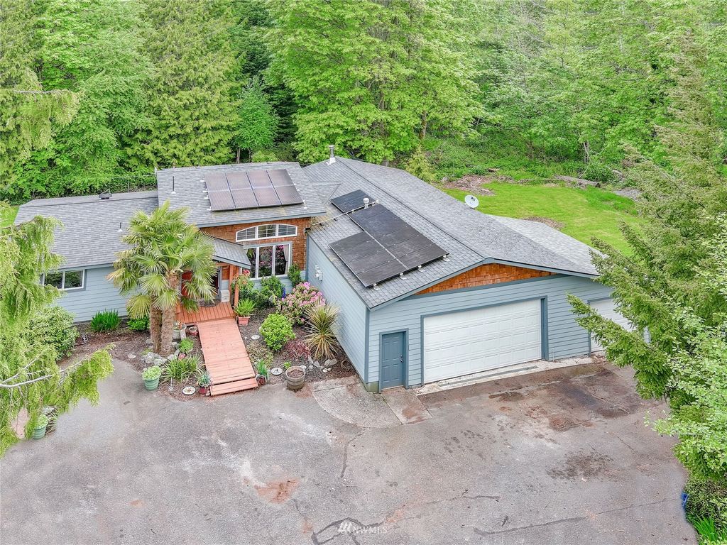 Photo of 12524 Maplewood Avenue, Edmonds, WA 98026 (MLS # 1957472)