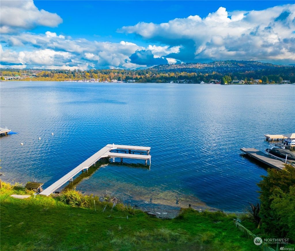 Photo of 4006 E Mercer Way, Mercer Island, WA 98040 (MLS # 2159581)
