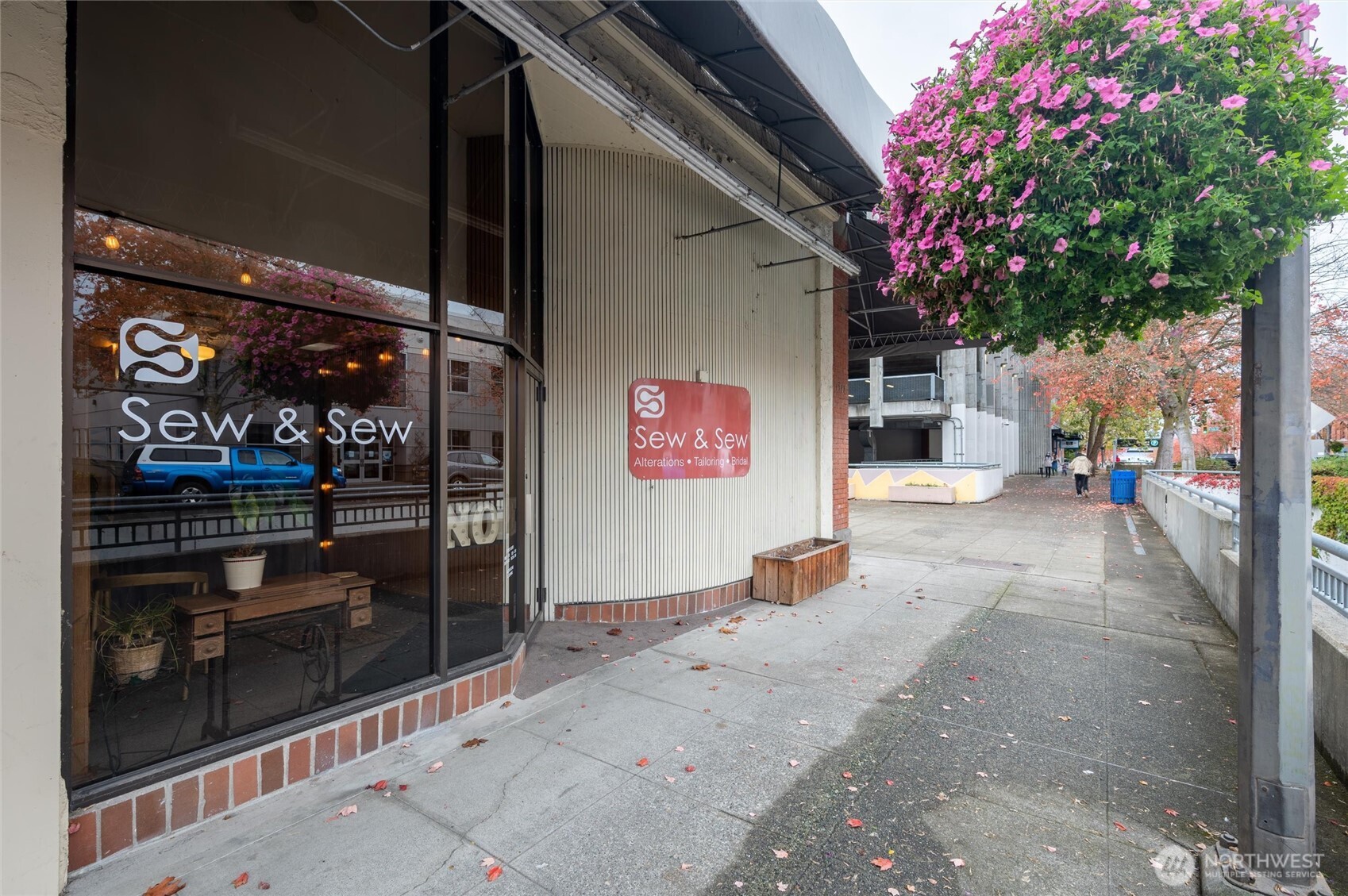 1324 Commercial Street 1