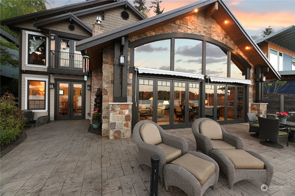 Photo of 13218 Riviera Pl Pl NE, Seattle, WA 98125 (MLS # 2221675)