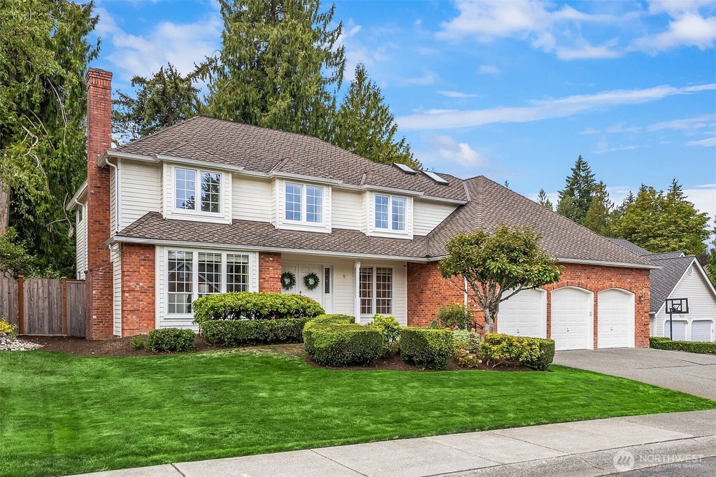 Photo of 4705 191st Place NE, Sammamish, WA 98074 (MLS # 2577925)