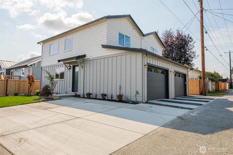 Photo of 1702 Rainier Avenue #B, Everett, WA 98201 (MLS # 2568778)